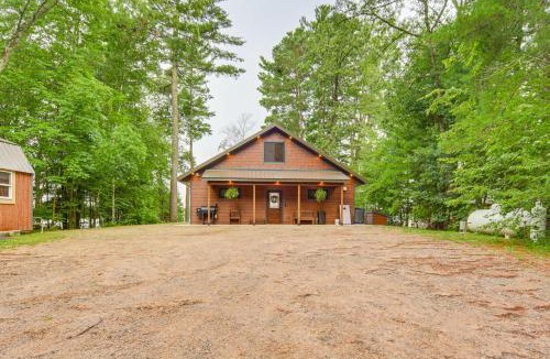 Siren House | Boat Dock, BBQ & Fireside Fun: Clam Lake Cabin
