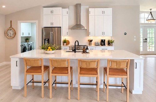 Central Naples House | Boho on the Canal | Pool/Spa | 3 Kings | Renovated
