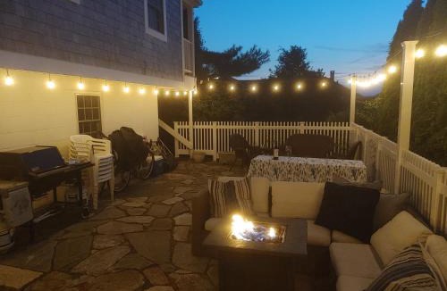 Stonington House | Borough Beach Apartment