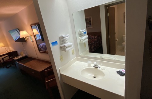 Boulder Junction Hotel | Boulder Bear Motor Lodge