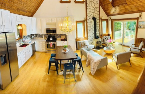 Shelby House | Boutique Lake Michigan Retreat with Private Sandy Frontage