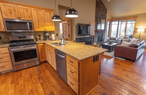 Powell Butte Cabin | Brasada Ranch Cabin 89 | Hot Tub | Grill | Pool