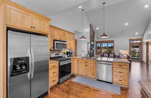 Powell Butte Cabin | Brasada Ranch Cabin 21 Mtn & Golf Views Hot Tub