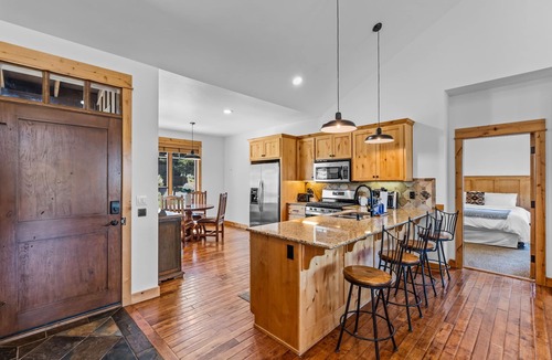 Powell Butte Cabin | Brasada Ranch Cabin 21 Mtn & Golf Views Hot Tub
