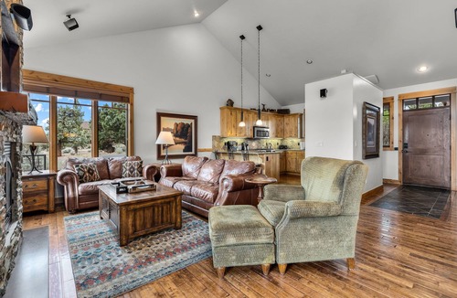 Powell Butte Cabin | Brasada Ranch Cabin 78| Mtn & Golf Views| Hot Tub