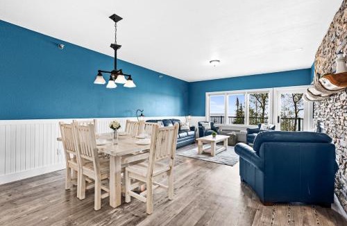 Two Harbors Apartment | Breathtaking Lake Views 1BR King Suite, Kitchen & Heated Pools