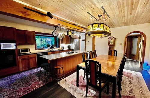 Montague House | Breathtaking Sunsets,Private Beach Access, Game Room, Fire Pit and More!