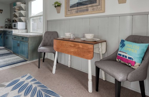 Lincoln Beach House | Breeze Cottage is the perfect romatic getaway, enjoy ocean views from the deck.