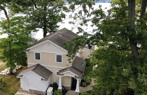 Delton Cottage | Brenda's Beach House - Sandy beach, gentle sloping lake bottom - Upper Crooked