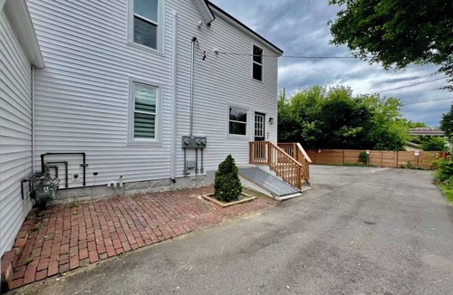 John Ball Park Apartment | Bridge St Beauty, Brunch & Bars [2 Beds 1 Bath]