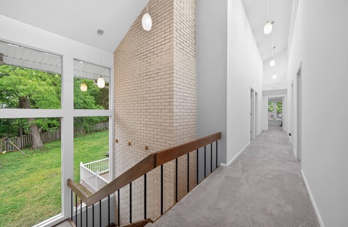 Blacksburg House | Bright 5BR Blacksburg Retreat Big Windows, Patio & Firepit Near VT