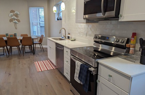 Mount Auburn House | Bright and Spacious 5 BR Home Close to downtown. Pet-Friendly!