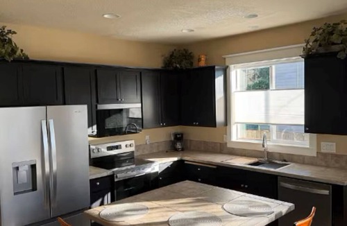 Aloha House | Bright & Comfortable, Long Stay and Pet Friendly