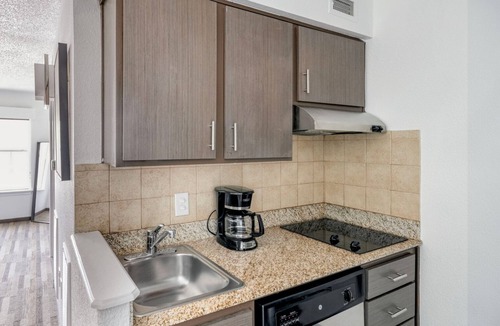 Gateway Apartment | Bright Gateway Studio w/Gym, Pool, nr Shopping, by Blueground