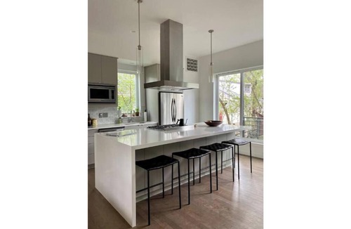 Richmond House | Bright + Modern Division Retreat