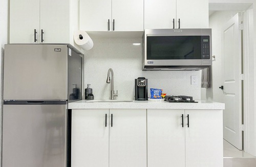 Miramar Apartment | Bright & Modern Studio Private Parking Great Location
