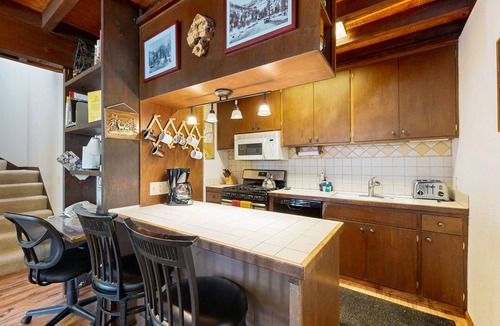 Olympic Valley Condo | Bright Olympic Valley condo with free WiFi, fireplace, and deck