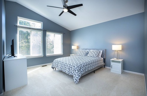 Gurnee House | Bright & spacious 5 bdrm home, excellent location, pet friendly