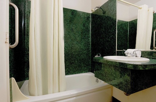 Lloyd District Hotel | Broadway Inn