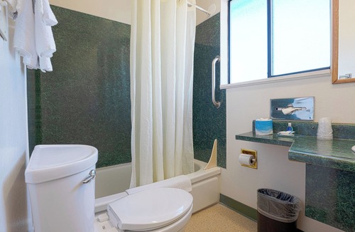 Lloyd District Hotel | Broadway Inn