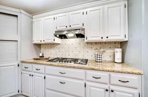 Broken Bow House | Broken Bow Vacation Rental w/Pool & Hot Tub!