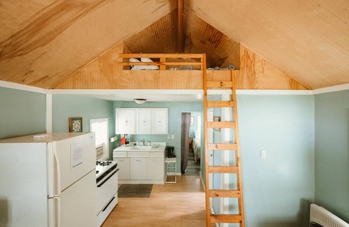 Grawn House | Brookside Cottages and Resort Wyandotte Cottage