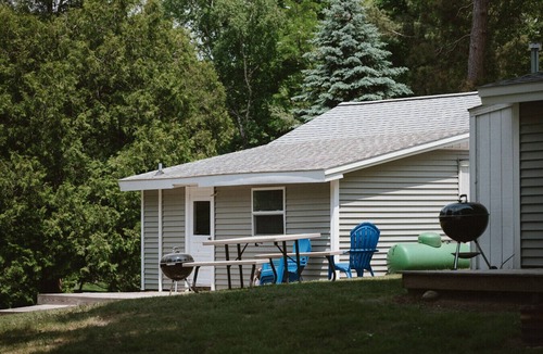 Grawn House | Brookside Cottages and Resort Grandview Cottage