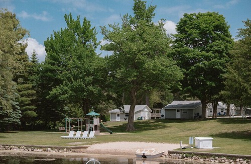 Grawn House | Brookside Cottages and Resort Grandview Cottage