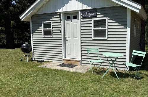 Grawn House | Brookside Cottages and Resort Fayes Cottage