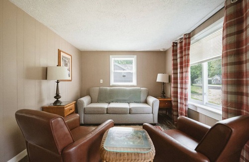 Grawn House | Brookside Cottages and Resort Dandy Cottage