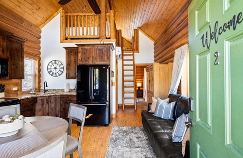 Alton Cabin | Bryce & Zion Cozy Retreat/Starlit Hot Tub