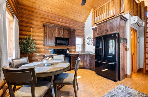Alton Cabin | Bryce & Zion Cozy Retreat/Starlit Hot Tub