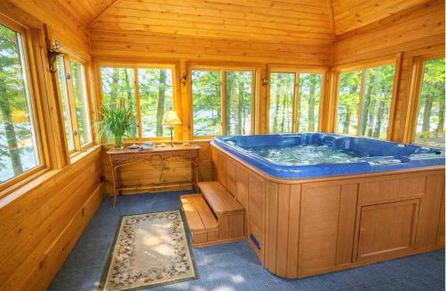 Crystal Falls Ski Chalet | Bua Northwoods Chalet on the Peninsula