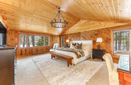 Crystal Falls Ski Chalet | Bua Northwoods Chalet on the Peninsula