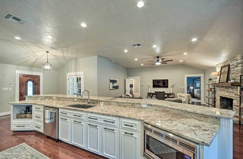 Buda House | Buda Home w/Deck & Fire Pit - 15 Mi to Austin!