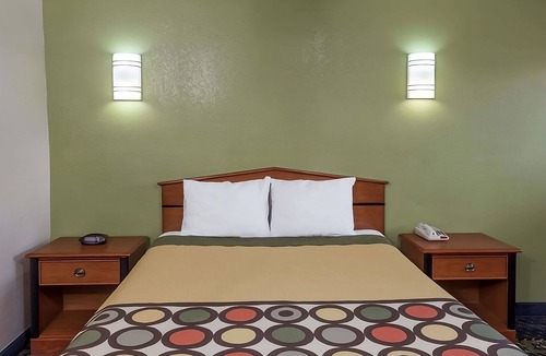 Austin Ave. Hotel | Budget-friendly Accommodation at Knights Inn Franklin Ave Waco! Free Parking