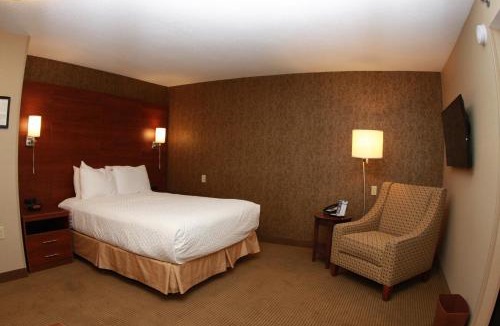 St Ignace Hotel | Budget Host Inn & Suites