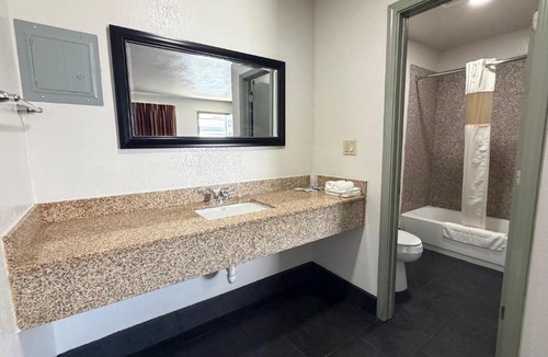Ada Hotel | Budget Inn Ada