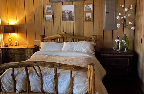 Pineville House | Buster's Barn at Grant Farm