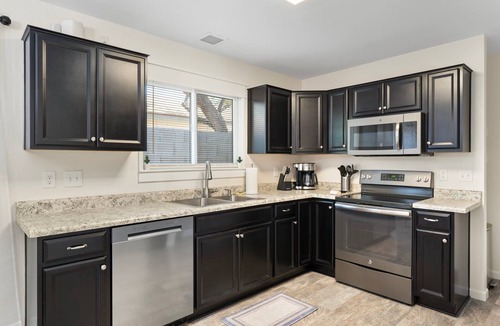 Mesa House | Button Bungalow, Spring Fun & Golfing, Hot Tub,BBQ