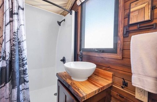 Virgin Cabin | By the Pond Wagon with 1Q, 2BB and outdoor kitchen #23