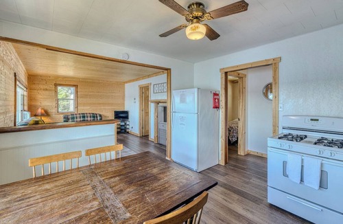 Gordon Cabin | Cabin #1 on the Lake - 3-Beds - Open for Hunting/Rifle Season - Dock Access