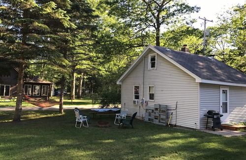 Higgins Lake Cottage | CABIN #1 WITH LAKE VIEW AT HIGGINS LAKE - TRUE NORTH CABIN RENTALS