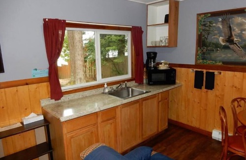Silver Lake Cabin | Cabin 2 Bedrooms - Room 8 - A non - smoking room with two queen sized beds.