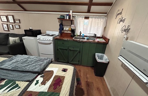 Christopher Creek Cabin | Cabin #4 - Studio with fireplace