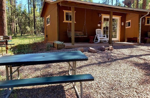 Payson Cabin | CABIN #5 - WOLF'S DEN (JACUZZI & FIREPLACE)