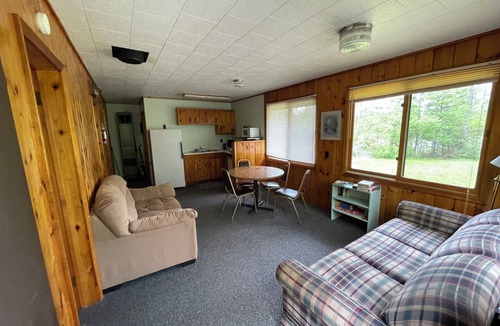 Ely Cabin | Cabin 6 "Osprey" 3 BR, 6 pp, lake view, access to boats!
