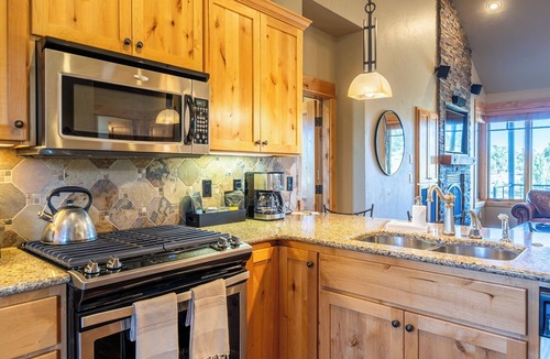 Powell Butte Cabin | Cabin 75 Brasada Ranch + Hot Tub and Golf