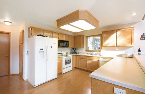 Munds Park Cabin | Cabin Escape - Treehouse, Game Room & Lake Walk
