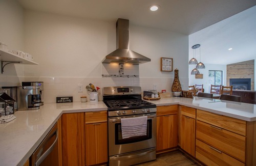 Flagstaff Cabin | Cabin Getaway complete with Gameroom, hiking access, and huge deck!